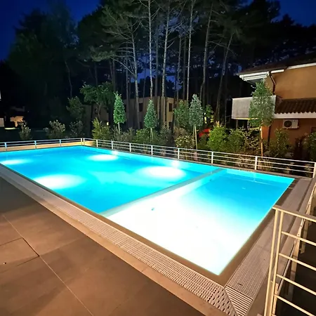 Flat With Pool Access And Terrace Apartmán *